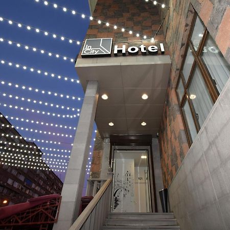 In City Hotel 耶烈万 外观 照片
