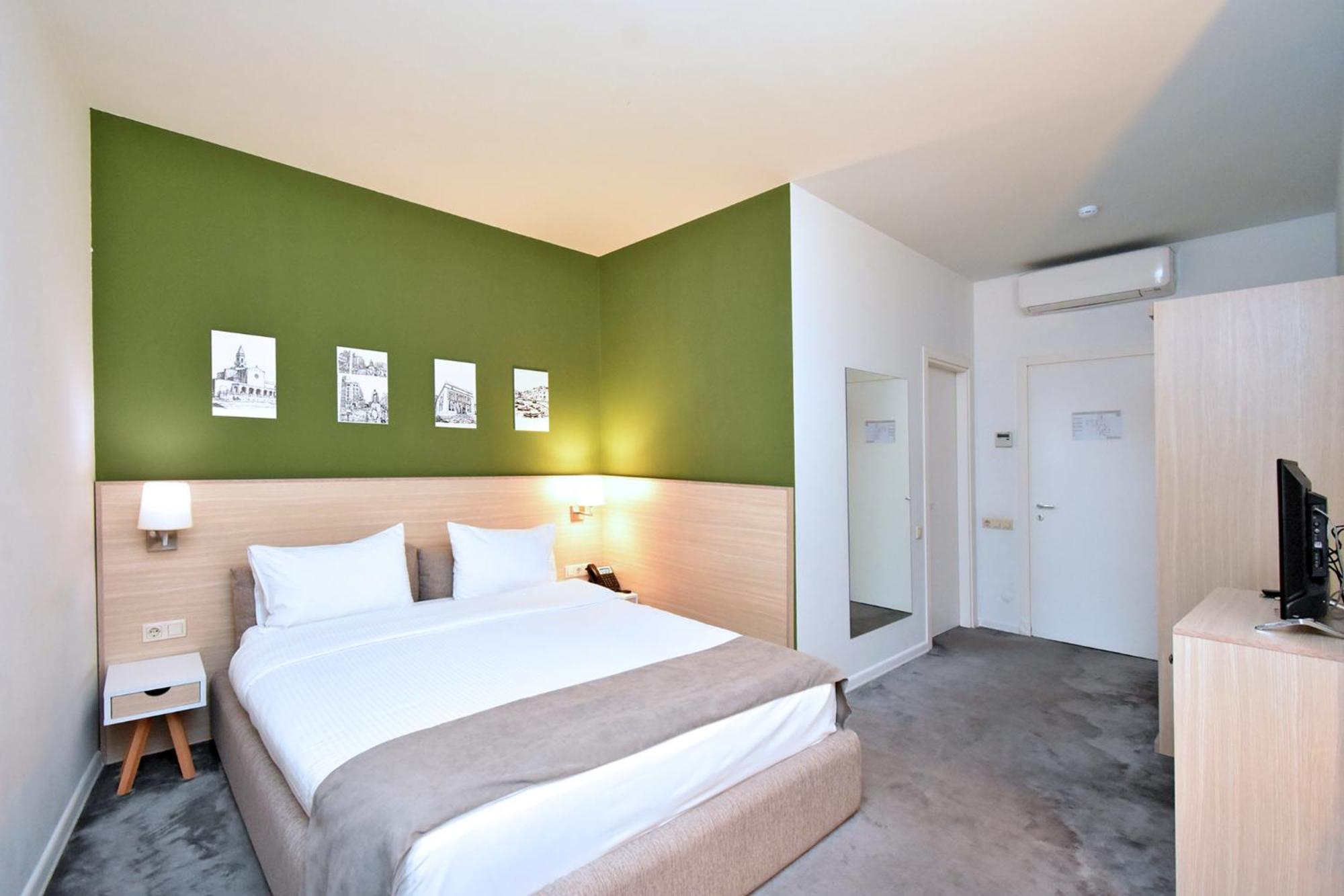 In City Hotel 耶烈万 外观 照片