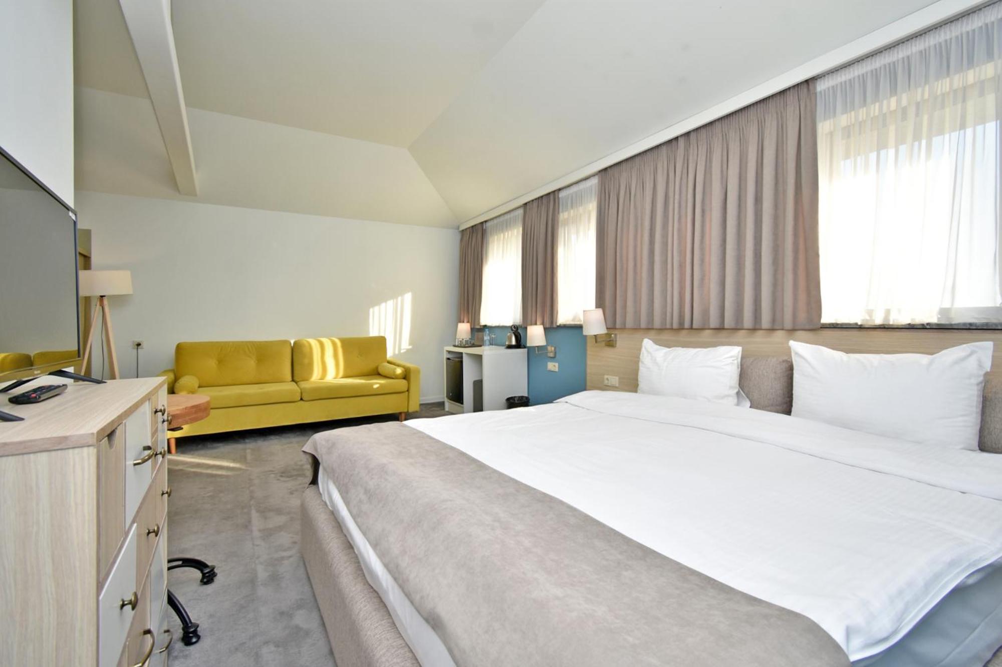 In City Hotel 耶烈万 外观 照片