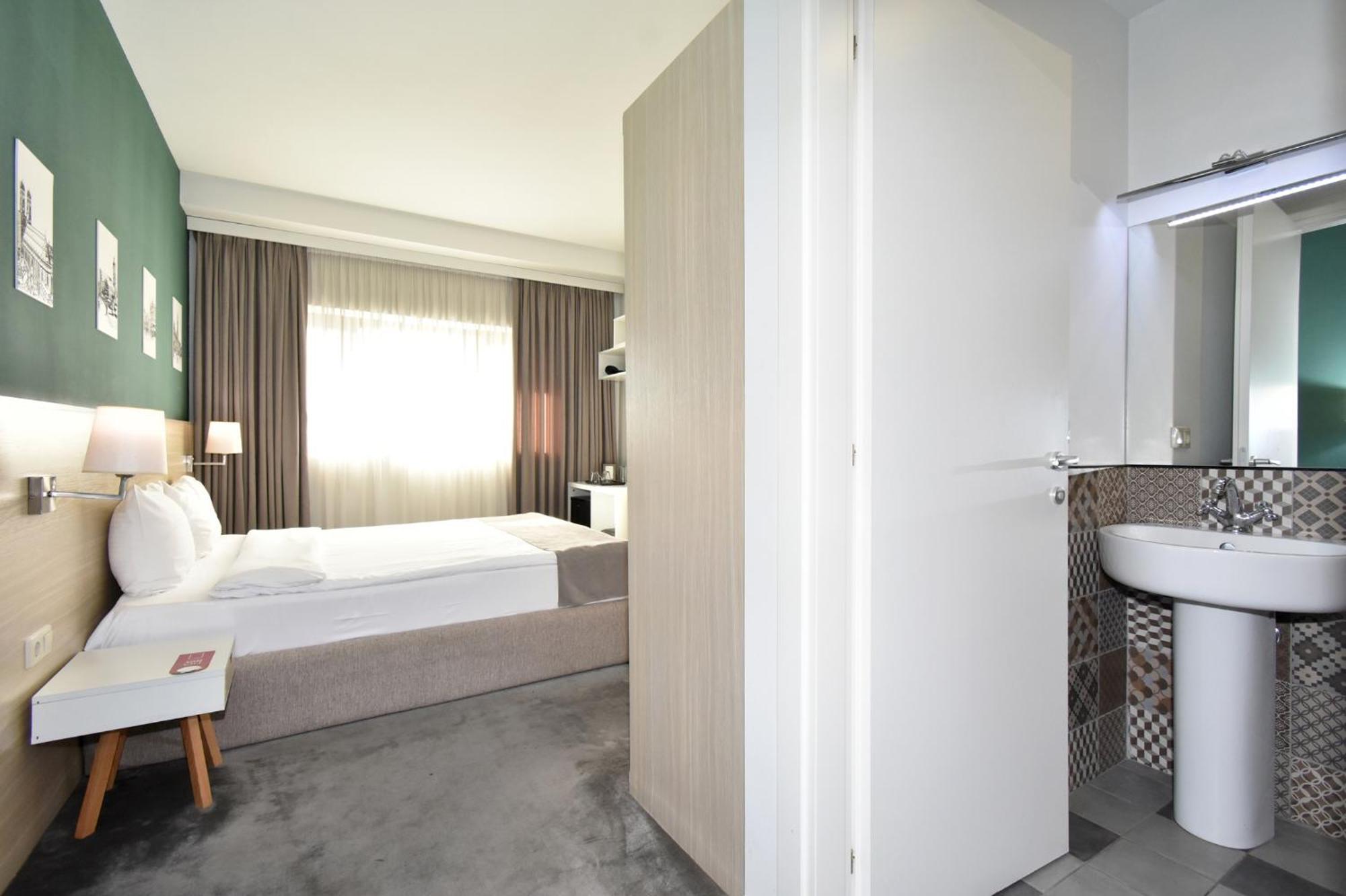 In City Hotel 耶烈万 外观 照片